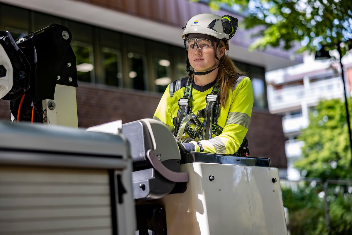 <span id="hs_cos_wrapper_name" class="hs_cos_wrapper hs_cos_wrapper_meta_field hs_cos_wrapper_type_text" style="" data-hs-cos-general-type="meta_field" data-hs-cos-type="text" >Satsning på skyddskläder anpassade för kvinnor</span>