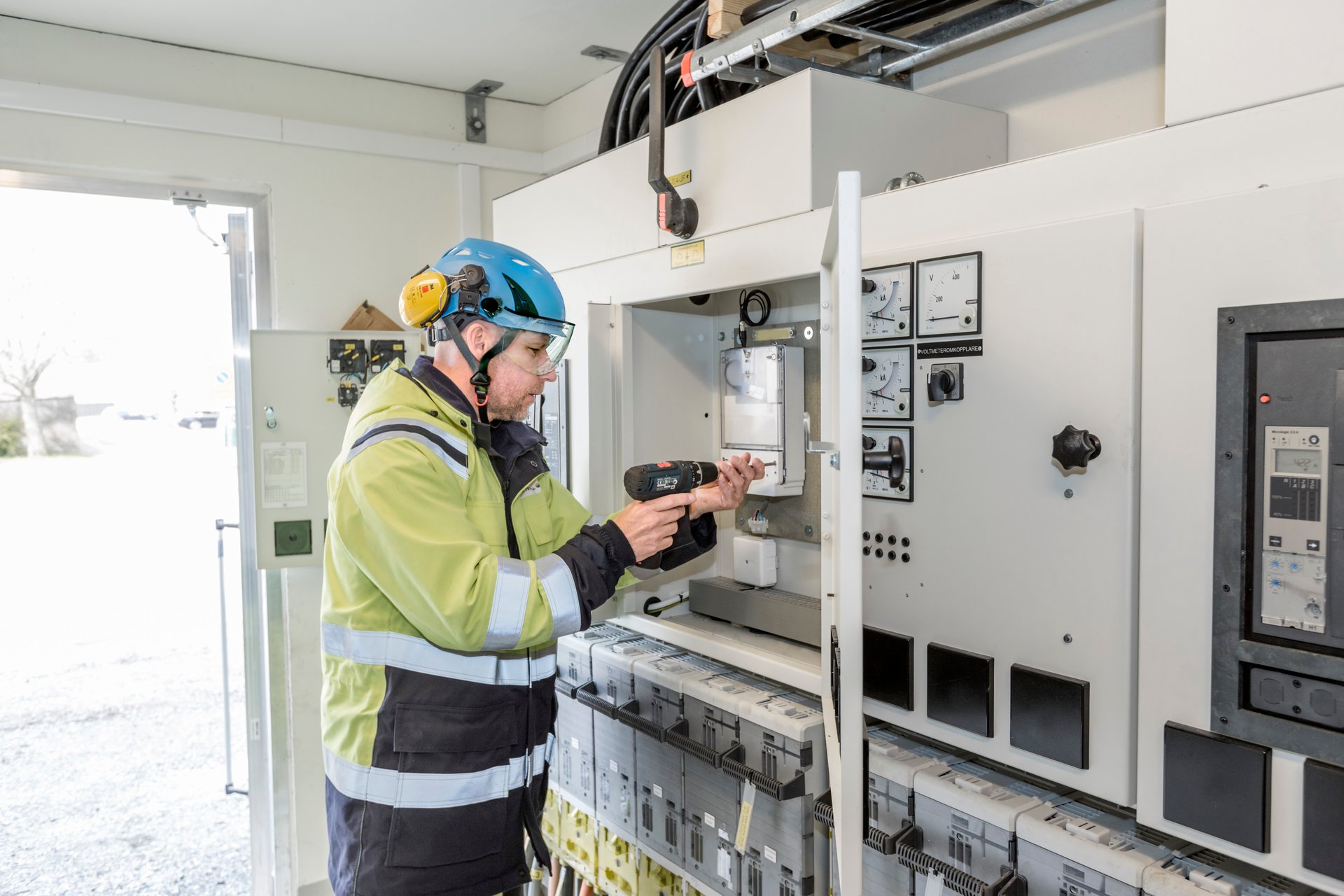 <span id="hs_cos_wrapper_name" class="hs_cos_wrapper hs_cos_wrapper_meta_field hs_cos_wrapper_type_text" style="" data-hs-cos-general-type="meta_field" data-hs-cos-type="text" >Nätstationsmätning i framkant – så möjliggörs ett mer tillförlitligt och avbrottsfritt elnät</span>